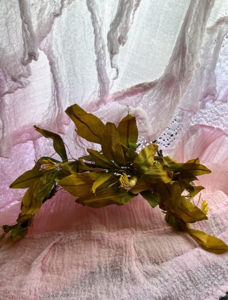 Wired Mourning Crown of Leaves 1890's True Victorian