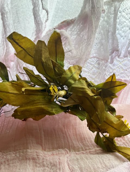 Wired Mourning Crown of Leaves 1890's True Victorian