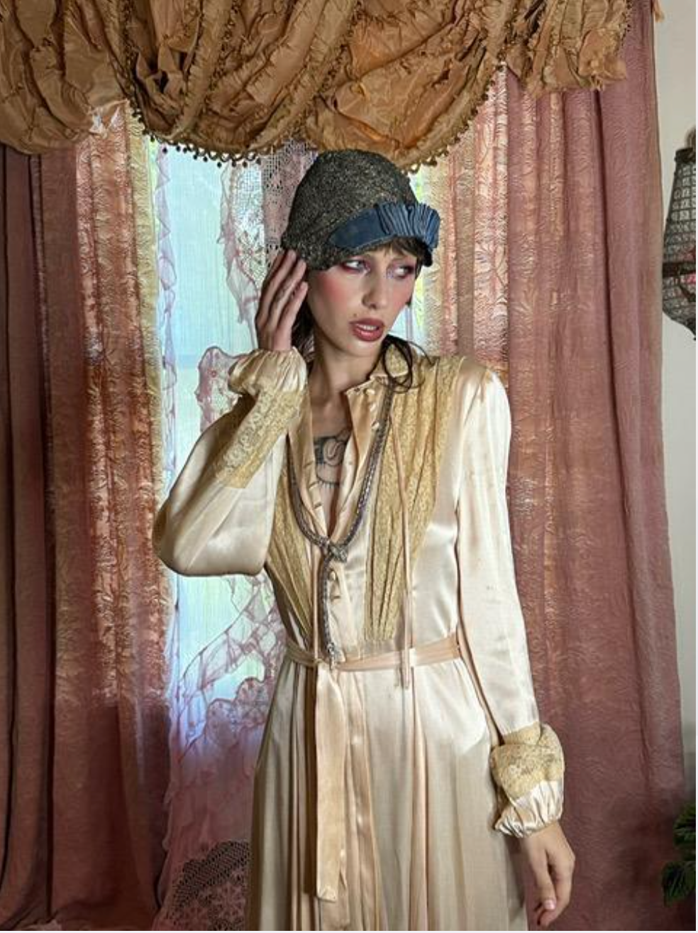 NEW 1920's Balloon Sleeve Bell Sleeved Peignoir ties in the back as found