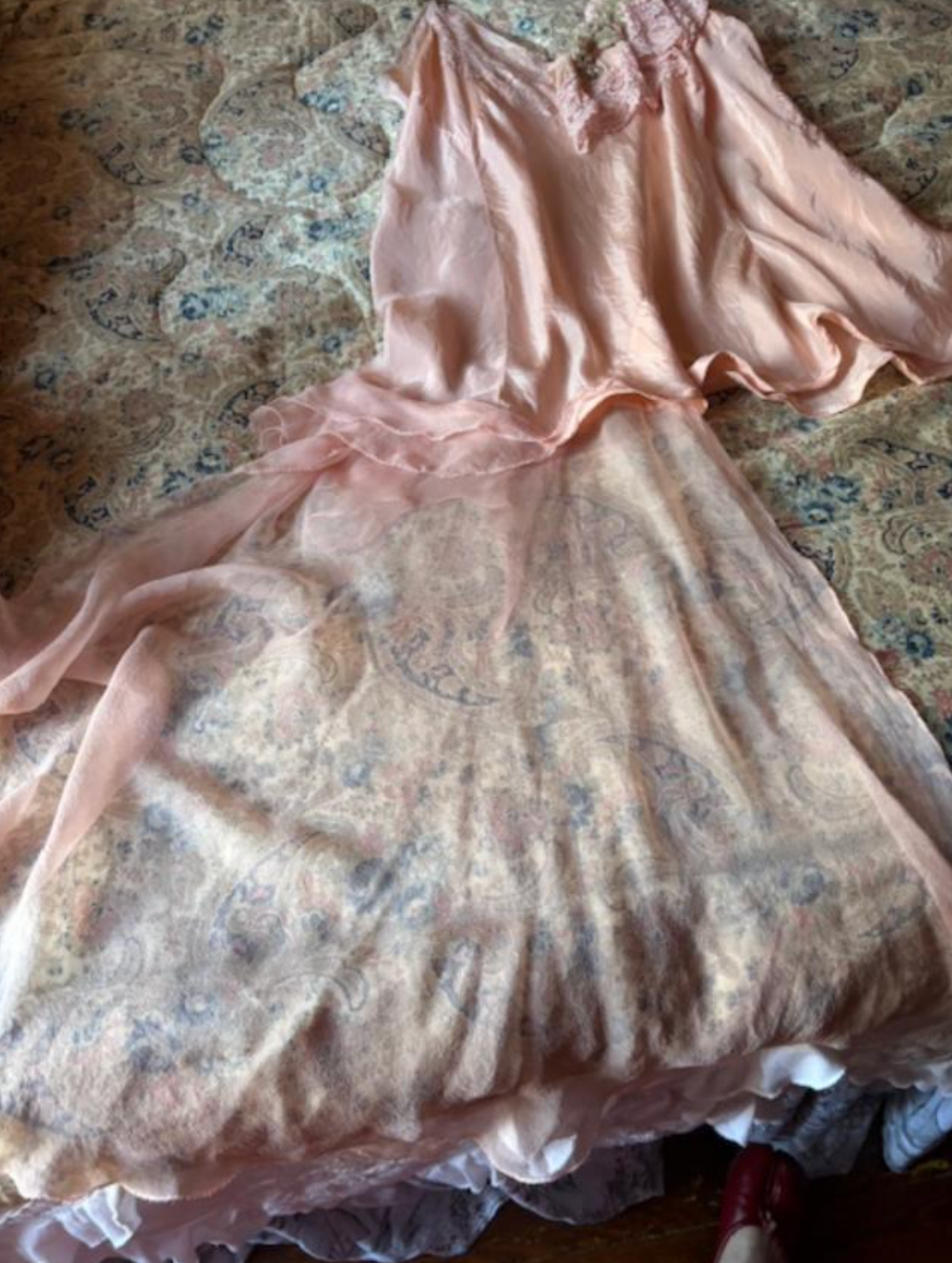 The Glass Pearl Cami Top Boudoir Queen w/silk chiffon side train L