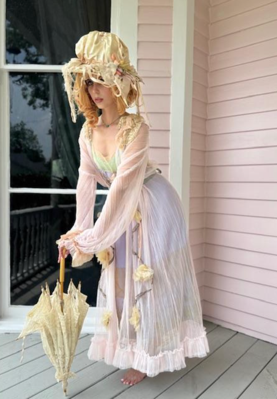 Boudoir Queen Blossom Duster with Vines of White Roses