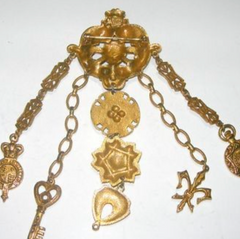 Rare Large Drippy Chatelaine Style Signed Coro Pegasus Mark Brooch Key / Fleur De Lis