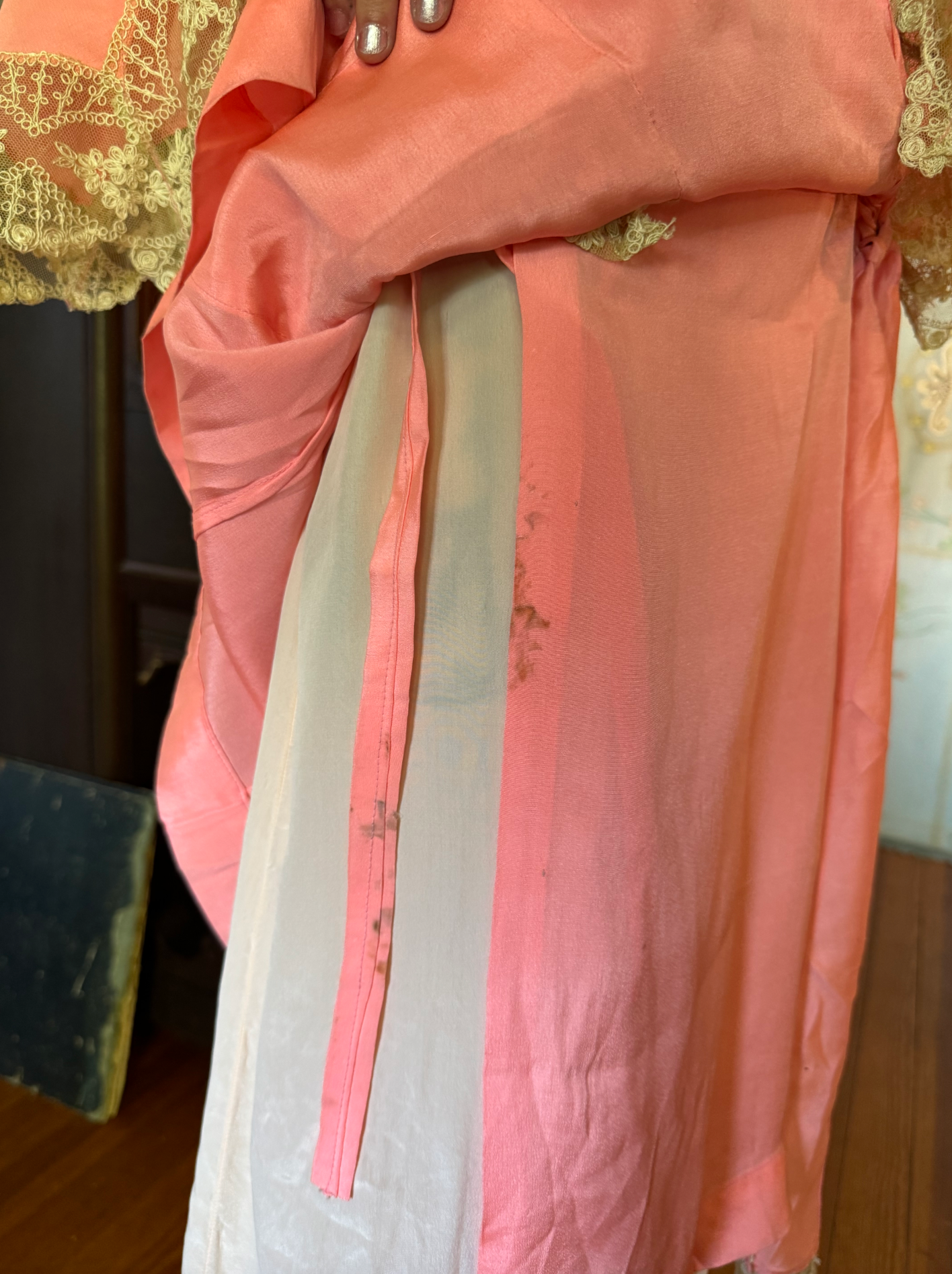 Authentic 1930s Boudoir Peignoir Dressing Gown or Kimono Robe with tag