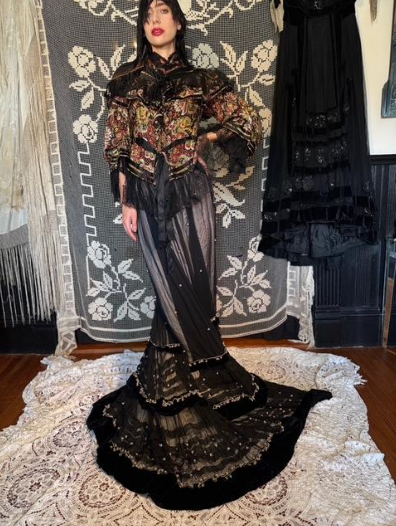 FANCIFUL ANTIQUE EARLY EDWARDIAN JACKET