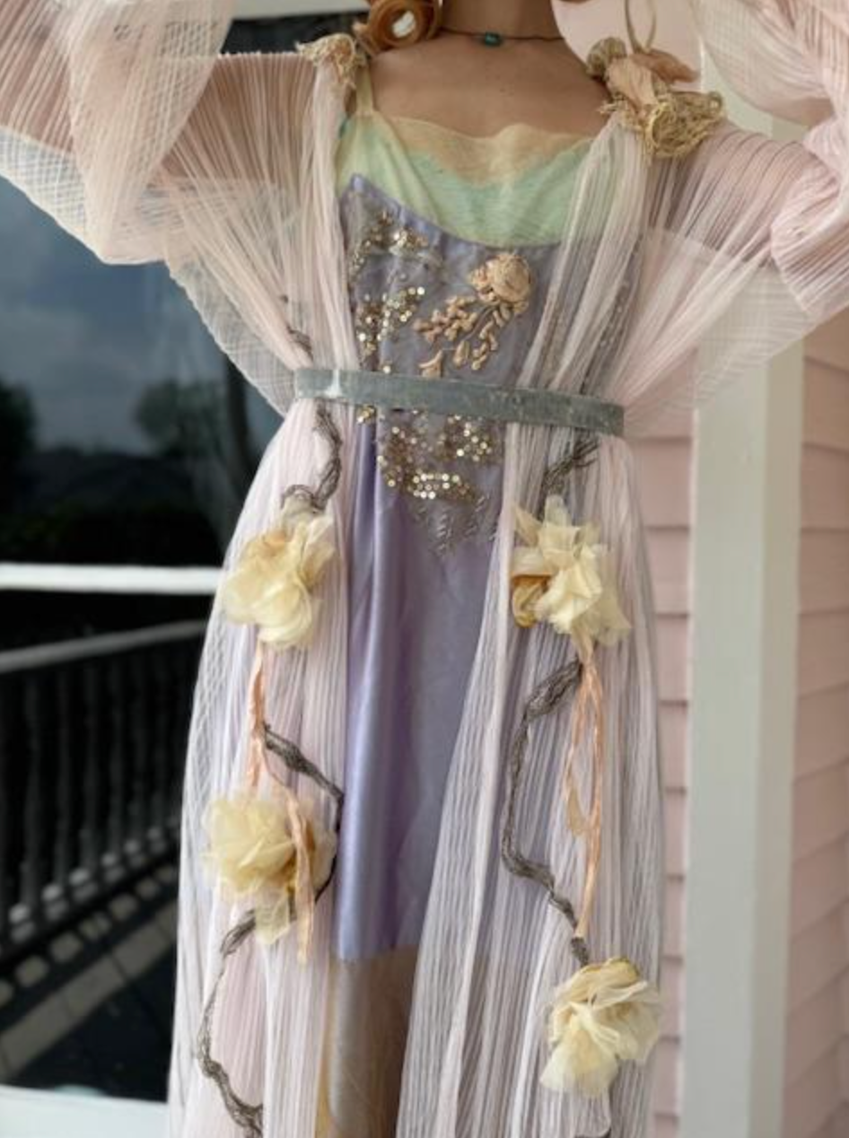 Boudoir Queen Blossom Duster with Vines of White Roses
