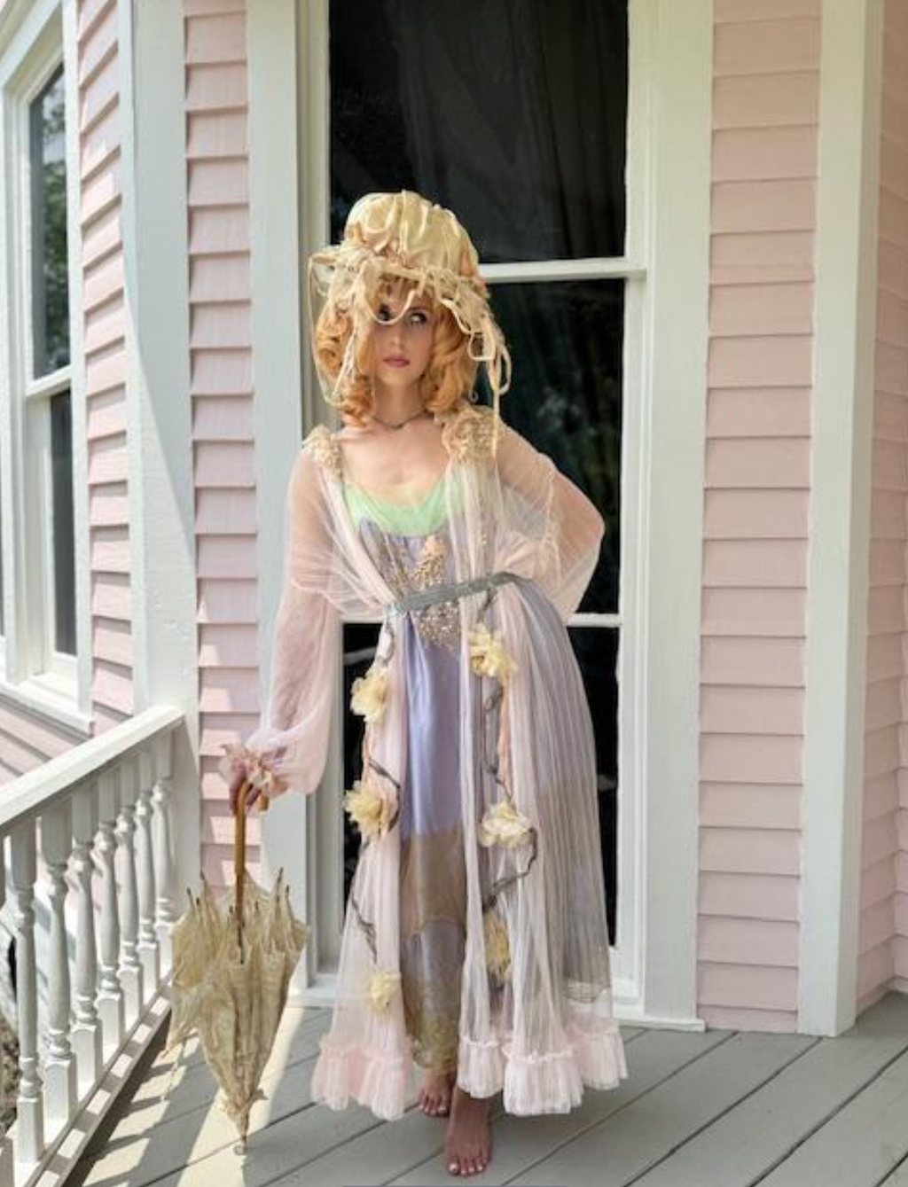 Boudoir Queen Blossom Duster with Vines of White Roses