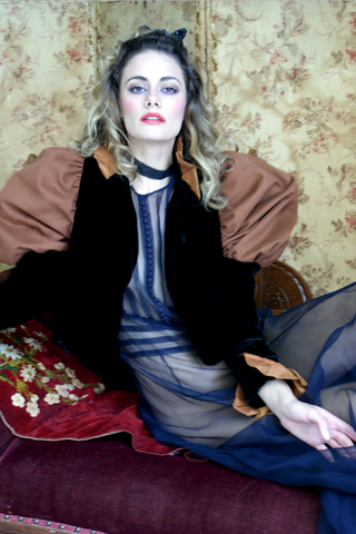 ZOE/ New Arrival Best Seller Anna Karinina Mutton Sleeve BQ Velvet Coat Couture